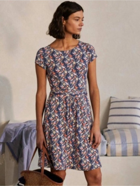 Boden Dresses & Skirts - Boden Amelie Jersey Dress in a navy blue bird and floral print 16/18